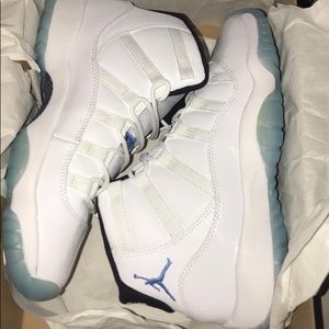 Never worn legend blue air Jordan 11